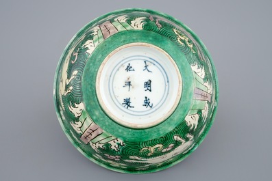 Un bol en biscuit famille verte aux chevaux, Kangxi
