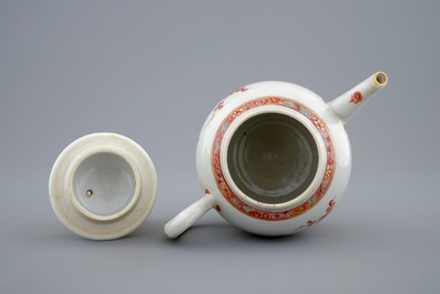A Chinese famille verte teapot and cover, Kangxi