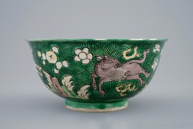 Un bol en biscuit famille verte aux chevaux, Kangxi