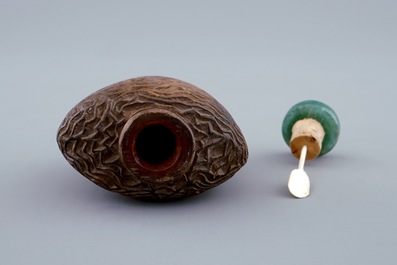 A Chinese carved bamboo snuff bottle, 19/20th C.