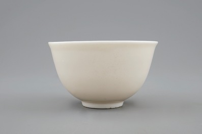 Een Chinees blanc de Chine Dehua kopje, Kangxi
