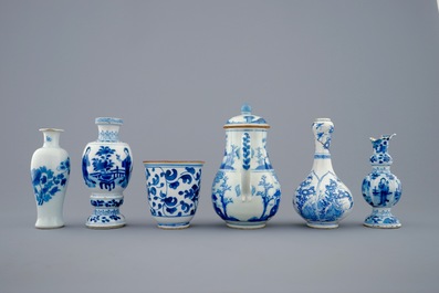 Un lot de 6 pi&egrave;ces en porcelaine de Chine bleu et blanc, Kangxi