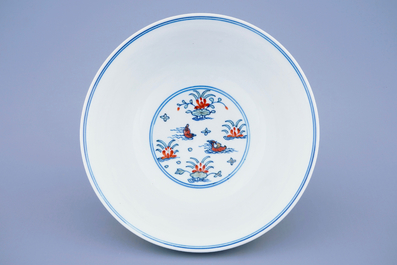 Un bol en porcelaine de Chine doucai aux canards mandarins, marque et prob. &eacute;poque de Qianlong