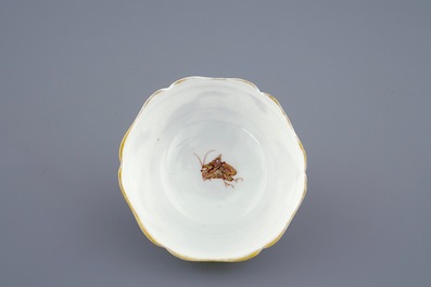 Une tasse et soucoupe en porcelaine de Chine &agrave; d&eacute;cor dor&eacute; de canards et insectes, Yongzheng, 1723-1735