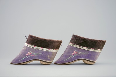 Une paire de chaussures chinoises, 19/20&egrave;me
