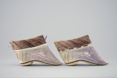 Une paire de chaussures chinoises, 19/20&egrave;me