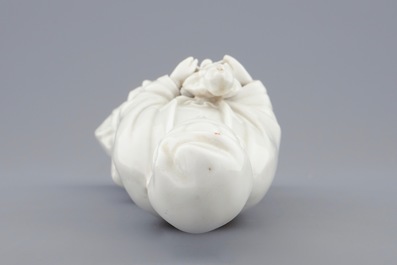 A Chinese Dehua blanc de Chine model of Guanyin with child, 19th C.