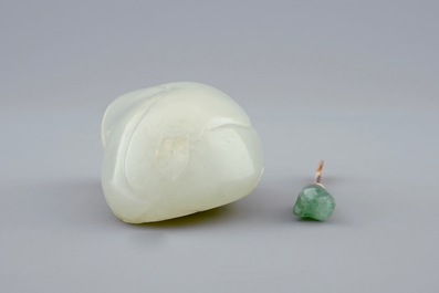 Une tabati&egrave;re en jade sculpt&eacute;, Chine, 18/19&egrave;me
