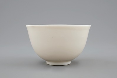 Een Chinees blanc de Chine Dehua kopje, Kangxi