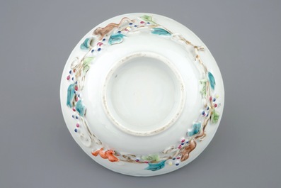 Une tasse et soucoupe en porcelaine de Chine famille rose &agrave; d&eacute;cor en relief d'&eacute;cureuils, Yongzheng, 1723-1735