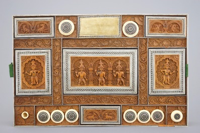 Un coffret anglo-indien en bois sculpt&eacute; incrust&eacute; d'ivoire, Vizagapatam, 19&egrave;me