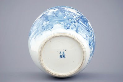 A small Chinese blue and white fish bowl, 19/20th C.