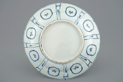 Un plat aux canards en porcelaine de Chine bleu et blanc de type Kraak, Wan-Li, vers 1600
