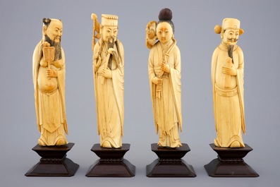 Un ensemble de 8 "Immortels" en ivoire sculpt&eacute; sur socles en bois, 19&egrave;me