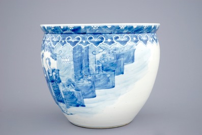 A small Chinese blue and white fish bowl, 19/20th C.