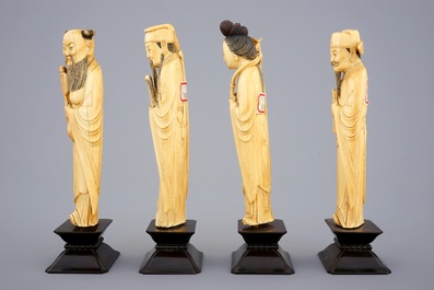 Un ensemble de 8 "Immortels" en ivoire sculpt&eacute; sur socles en bois, 19&egrave;me