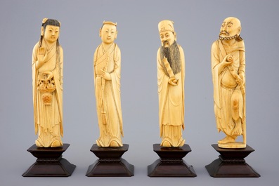 Un ensemble de 8 "Immortels" en ivoire sculpt&eacute; sur socles en bois, 19&egrave;me
