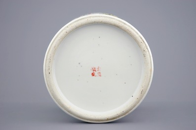 A fine Chinese famille rose vase with ladies playing music, 19/20th C.