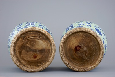 Een paar Chinese blauw-wit op celadon fond vazen met lotus scrolls, 19e eeuw