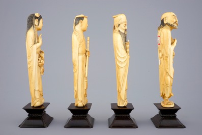 Un ensemble de 8 "Immortels" en ivoire sculpt&eacute; sur socles en bois, 19&egrave;me