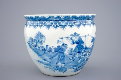 A small Chinese blue and white fish bowl, 19/20th C.