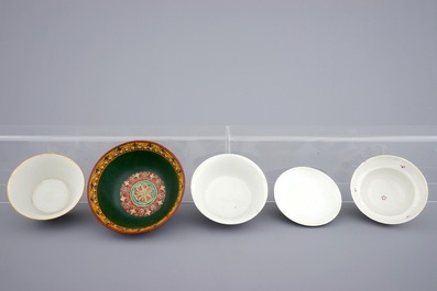 Een lot van 10 diverse Chinese famille rose en Bencharong kommen, 19/20e eeuw