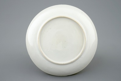 Une tasse et soucoupe en porcelaine de Chine famille rose &agrave; d&eacute;cor en relief d'&eacute;cureuils, Yongzheng, 1723-1735
