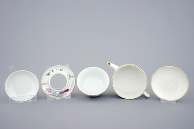 A Chinese qianjiang cai teapot and six matching covered cups on stands, 19/20th C.