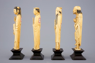 Un ensemble de 8 "Immortels" en ivoire sculpt&eacute; sur socles en bois, 19&egrave;me