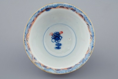 A Chinese Imari style cup and saucer with a parrot, Qianlong, 18th C.