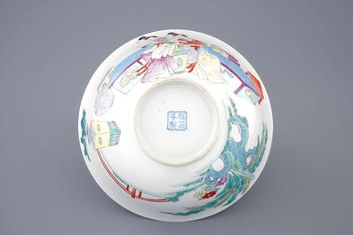 Un bol en porcelaine de Chine famille rose, marque Yongzheng, 19/20&egrave;me