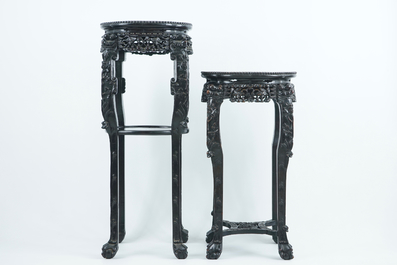 Deux grands socles chinois en bois sculpt&eacute; et marbre, 19&egrave;me