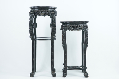 Deux grands socles chinois en bois sculpt&eacute; et marbre, 19&egrave;me