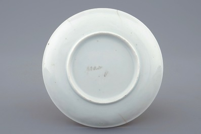 Een Chinese famille rose kop en schotel, Yongzheng, 1723-1735