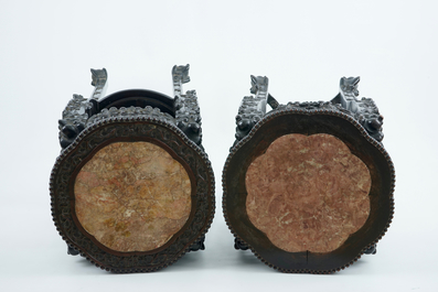 Deux grands socles chinois en bois sculpt&eacute; et marbre, 19&egrave;me
