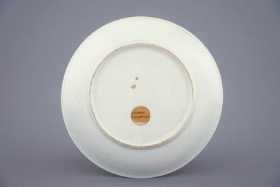 Une partie d'une service &agrave; th&eacute; en porcelaine de Chine famille rose et dor&eacute;, Yongzheng, 1723-1735