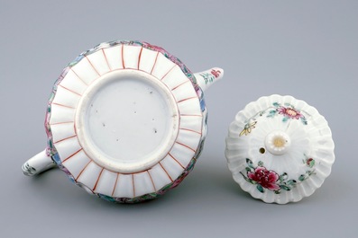 A fine Chinese famille rose teapot and cover with a fishing scene, Yongzheng, 1723-1735