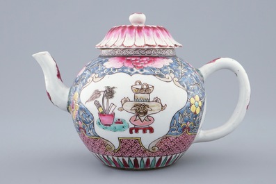 A Chinese famille rose teapot and cover, Yongzheng, 1723-1735