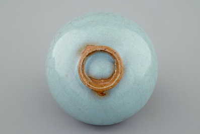 Un bol en porcelaine de Chine de type Junyao, prob. Dynastie Song, 10/13&egrave;me