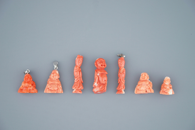 Une collection de colliers et figures en corail rouge, 19/20&egrave;me