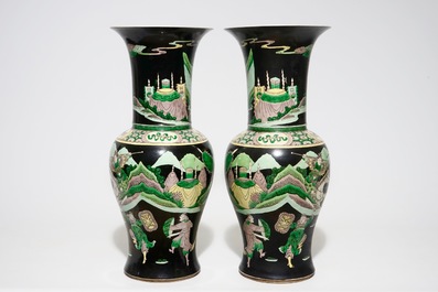Une paire de vases de forme yenyen en porcelaine de Chine famille noire, 19&egrave;me