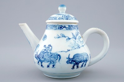 A Chinese blue and white teapot and cover, Yongzheng/Qianlong