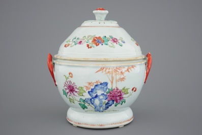 A Chinese famille rose 39-piece service with a tureen on stand, Qianlong, 18th C.