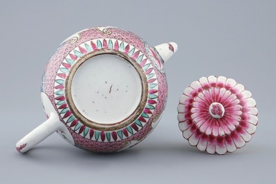 A Chinese famille rose teapot and cover, Yongzheng, 1723-1735