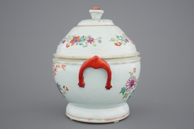 A Chinese famille rose 39-piece service with a tureen on stand, Qianlong, 18th C.
