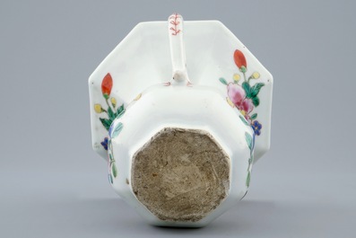 A Chinese famille rose spittoon, Yongzheng/Qianlong