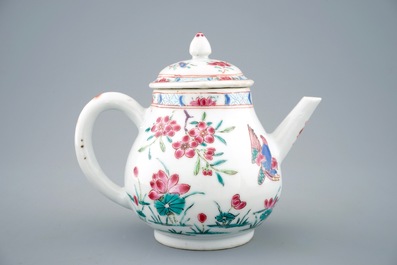 A Chinese famille rose teapot and cover with mandarin ducks, Yongzheng, 1723-1735