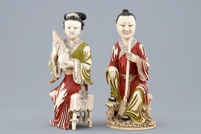 Een paar polychrome Chinese ivoren figuren van muzikanten, ca. 1900