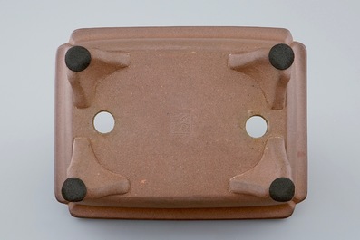 Une jardini&egrave;re rectangulaire en gr&egrave;s de Yixing avec cachet, 19/20&egrave;me