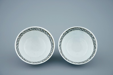 A Chinese famille rose teapot and 2 eggshell cups, Yongzheng, 1723-1735
